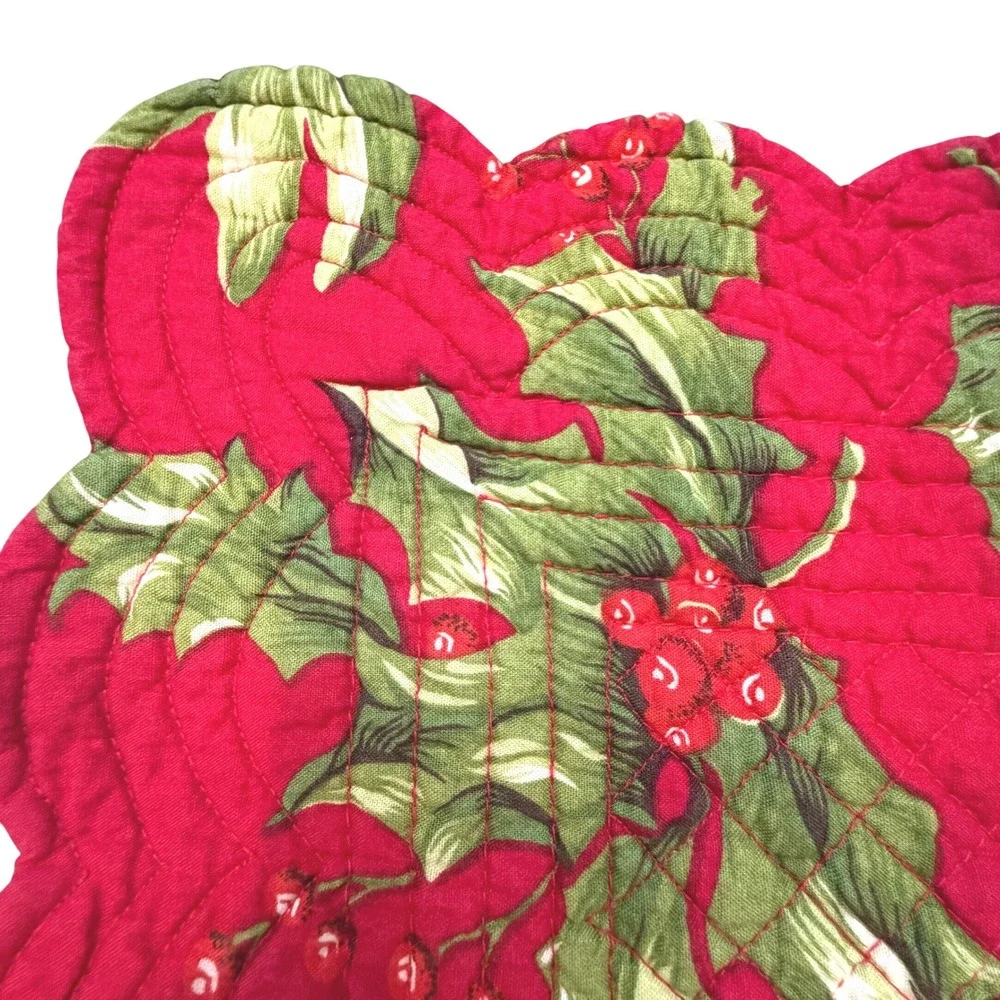Quilted Reversible Christmas Holly Berry Placemats Set of 2 Scalloped Red Green